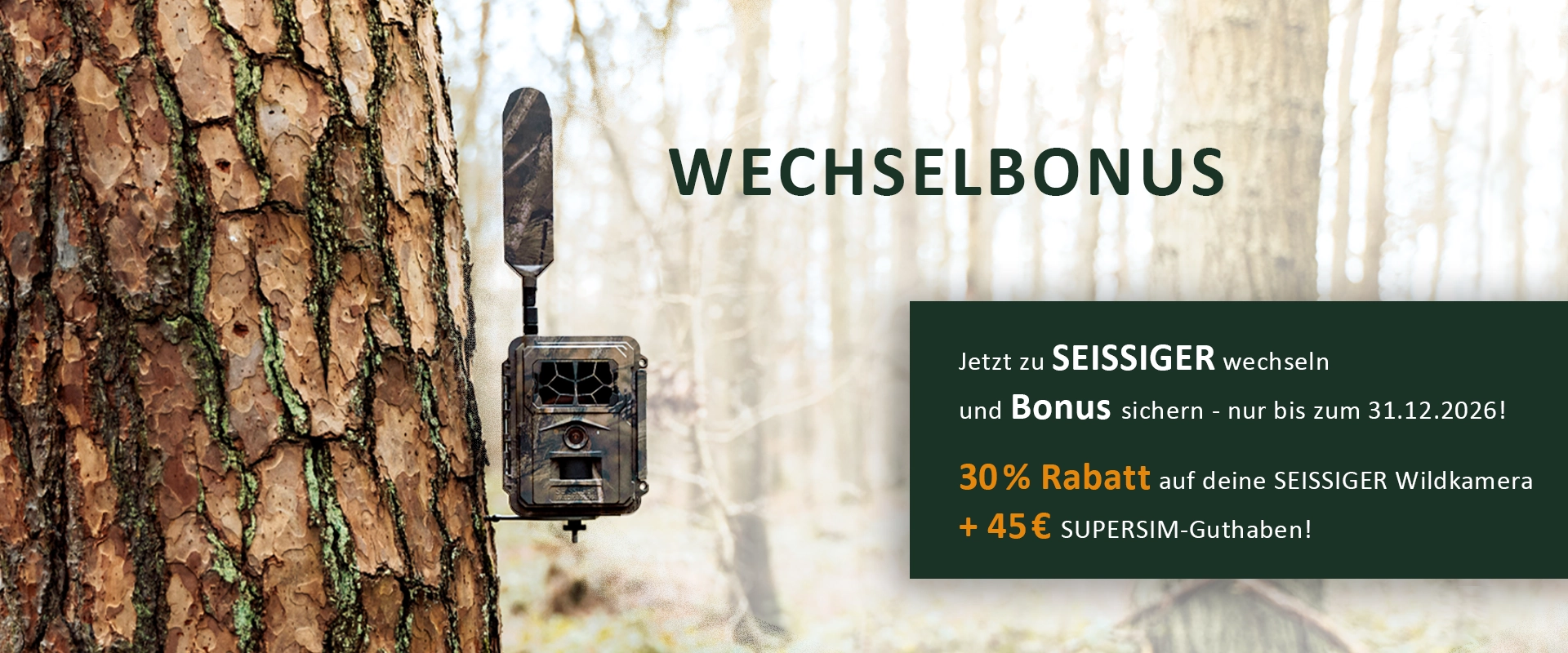Wildkamera an einem Baumstamm im Wald mit Text zu Wechselbonus und Rabattangebot