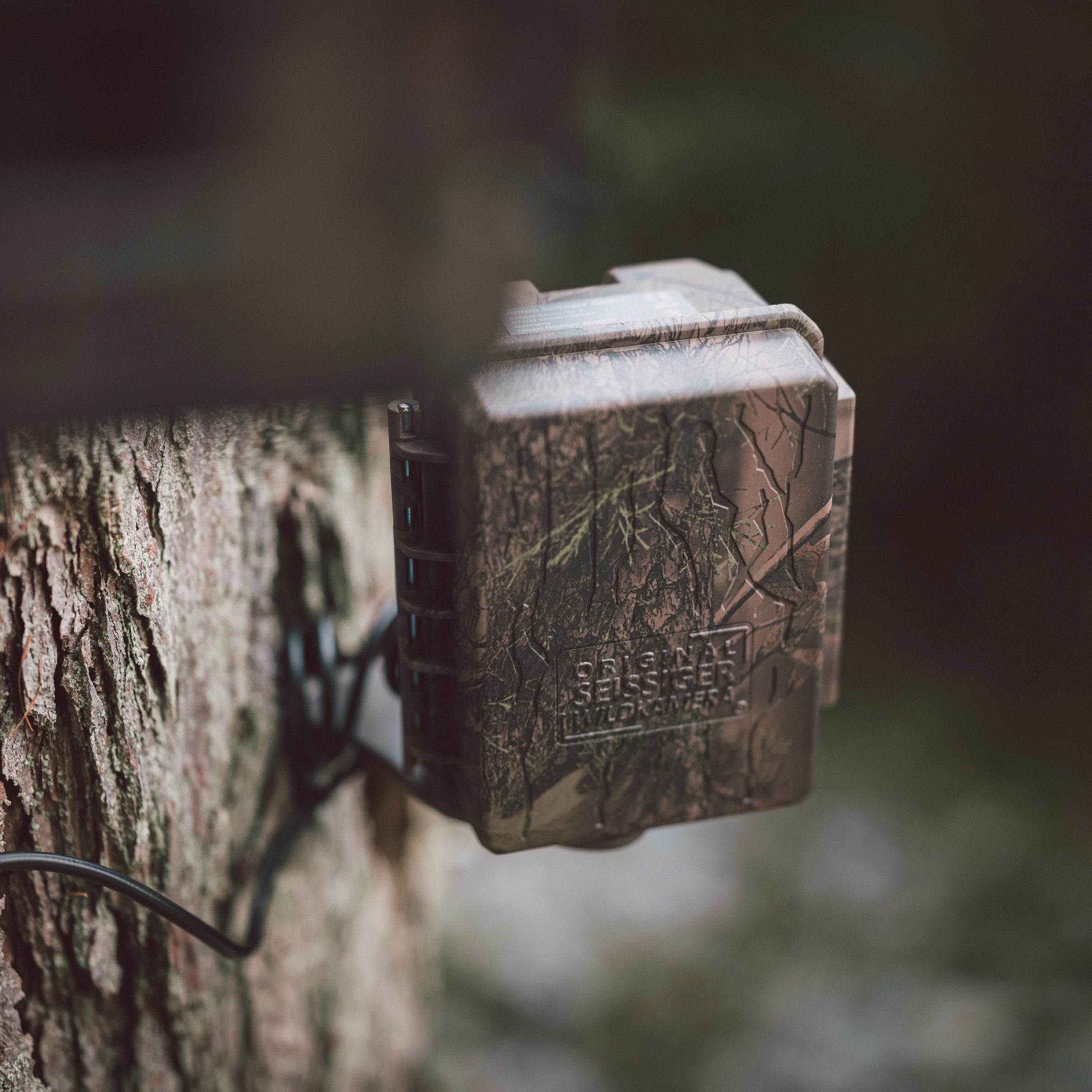SEISSIGER Akkupack am Baum befestigt