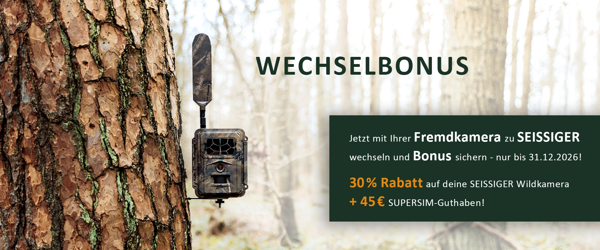 Wildkamera an einem Baumstamm im Wald mit Text zu Wechselbonus und Rabattangebot